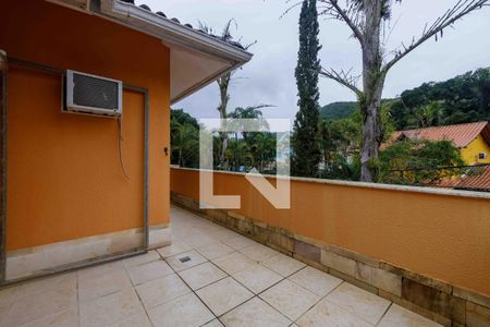 Casa de condomínio à venda com 280m², 4 quartos e 2 vagasVaranda