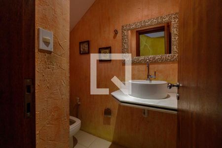 Casa de condomínio à venda com 280m², 4 quartos e 2 vagasLavabo