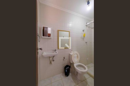 Casa de condomínio à venda com 280m², 4 quartos e 2 vagasBanheiro de Serviço