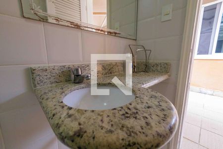 Casa de condomínio à venda com 280m², 4 quartos e 2 vagasBanheiro Quintal