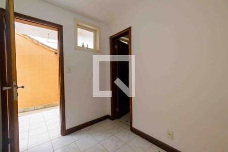 Casa de condomínio à venda com 280m², 4 quartos e 2 vagasQuarto de Serviço