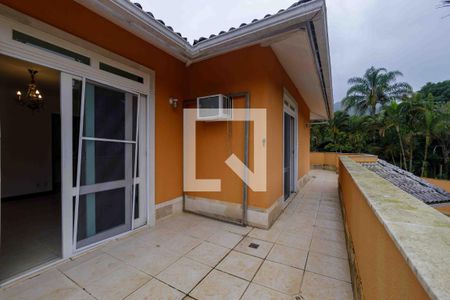 Casa de condomínio à venda com 280m², 4 quartos e 2 vagasVaranda