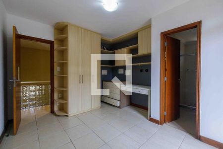 Casa de condomínio à venda com 280m², 4 quartos e 2 vagasSuíte 4