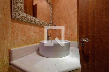 Casa de condomínio à venda com 280m², 4 quartos e 2 vagasLavabo