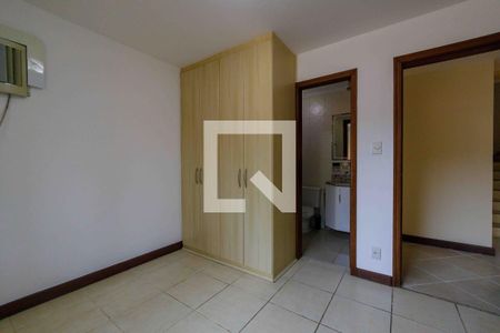 Casa de condomínio à venda com 280m², 4 quartos e 2 vagasSuíte 1