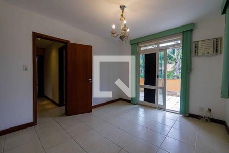 Casa de condomínio à venda com 280m², 4 quartos e 2 vagasSuíte 3