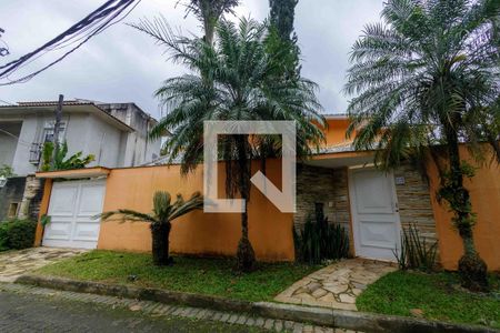 Casa de condomínio à venda com 280m², 4 quartos e 2 vagasFachada