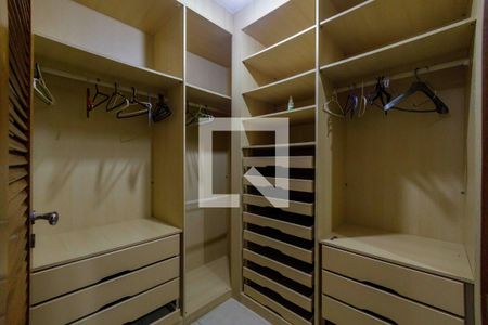 Casa de condomínio à venda com 280m², 4 quartos e 2 vagasCloset Suíte 2