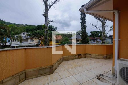 Casa de condomínio à venda com 280m², 4 quartos e 2 vagasVaranda