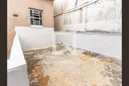 Casa para alugar com 118m², 2 quartos e 2 vagas Casa para alugar com 118m², 2 quartos e 2 vagasArea de serviço e Quintal