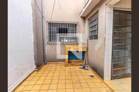 Casa para alugar com 118m², 2 quartos e 2 vagas Casa para alugar com 118m², 2 quartos e 2 vagasArea de serviço e Quintal