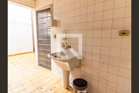 Casa para alugar com 118m², 2 quartos e 2 vagas Casa para alugar com 118m², 2 quartos e 2 vagasArea de serviço e Quintal