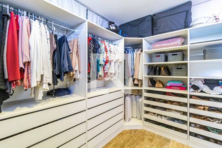 Apartamento à venda com 176m², 4 quartos e 2 vagasSuite superior - Closet