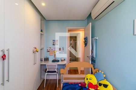 Apartamento à venda com 176m², 4 quartos e 2 vagasQuarto 02