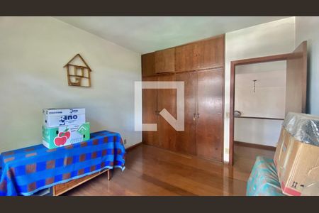 Casa à venda com 361m², 4 quartos e 2 vagasQuarto