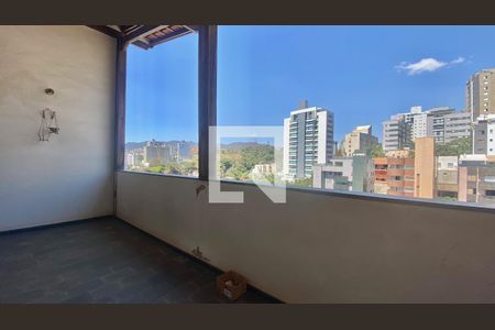 Casa à venda com 361m², 4 quartos e 2 vagasVaranda