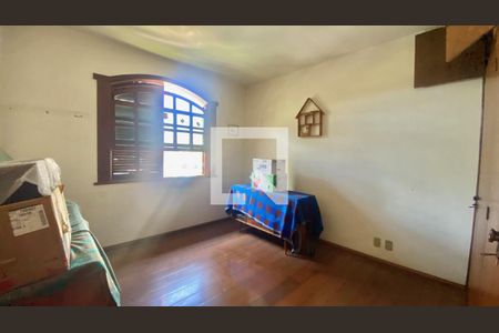 Casa à venda com 361m², 4 quartos e 2 vagasQuarto