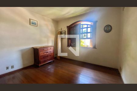 Casa à venda com 361m², 4 quartos e 2 vagasQuarto