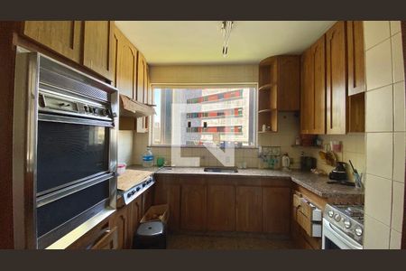 Casa à venda com 361m², 4 quartos e 2 vagasCozinha