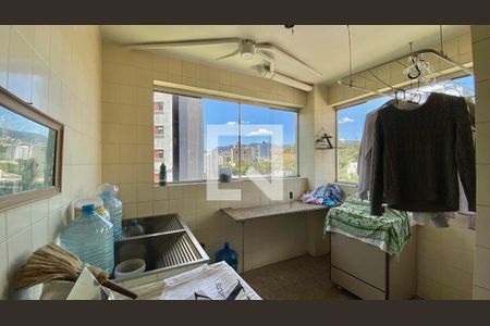 Casa à venda com 361m², 4 quartos e 2 vagasÁrea de Serviço