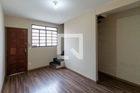 Sala de casa de condomínio à venda com 2 quartos, 50m² em Palmares, Belo Horizonte