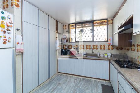 Casa à venda com 374m², 5 quartos e 4 vagasCozinha