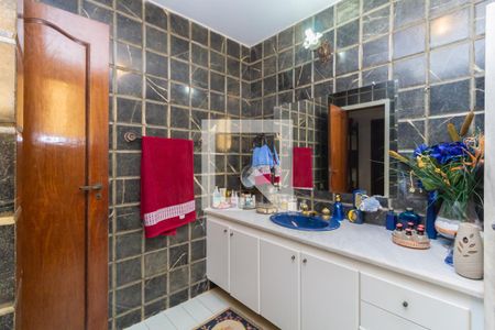 Casa à venda com 374m², 5 quartos e 4 vagasBanheiro