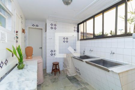 Casa à venda com 374m², 5 quartos e 4 vagasCozinha