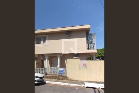 Casa à venda com 269m², 3 quartos e 3 vagasFachada