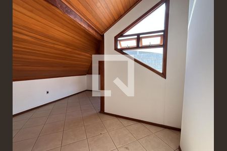 Casa à venda com 348m², 3 quartos e 3 vagasSótão