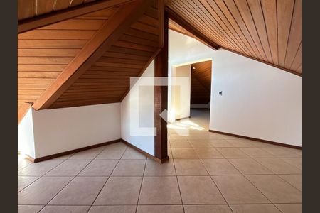 Casa à venda com 348m², 3 quartos e 3 vagasSótão