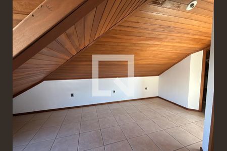 Casa à venda com 348m², 3 quartos e 3 vagasSótão