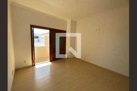 Casa à venda com 348m², 3 quartos e 3 vagasSuíte