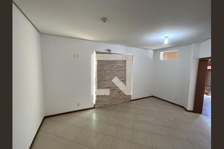 Sala 1 de casa à venda com 3 quartos, 348m² em Centro, Canoas