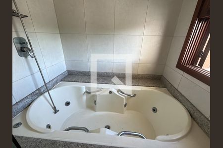 Casa à venda com 348m², 3 quartos e 3 vagasBanheiro da Suíte