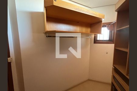 Casa à venda com 348m², 3 quartos e 3 vagasCloset