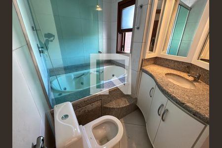 Casa à venda com 348m², 3 quartos e 3 vagasBanheiro da Suíte