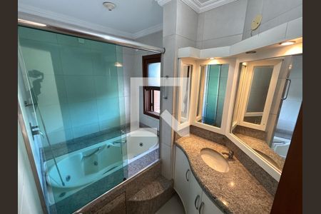 Casa à venda com 348m², 3 quartos e 3 vagasBanheiro da Suíte