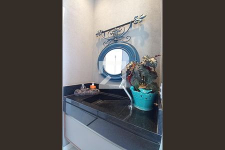 Casa de condomínio à venda com 309m², 4 quartos e 4 vagasLavabo