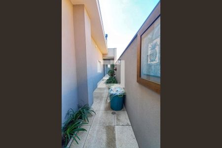 Casa de condomínio à venda com 309m², 4 quartos e 4 vagasCorredor Lateral Direito