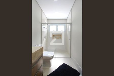 Casa de condomínio à venda com 309m², 4 quartos e 4 vagasBanheiro da Suíte 2