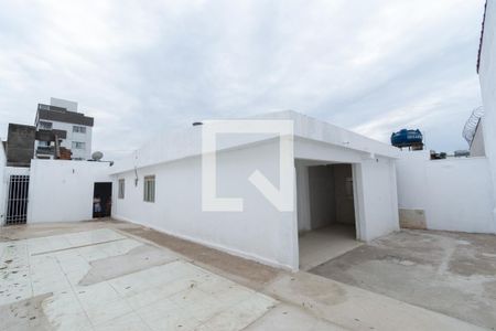 Casa à venda com 390m², 3 quartos e 3 vagas Casa à venda com 390m², 3 quartos e 3 vagasQuintal