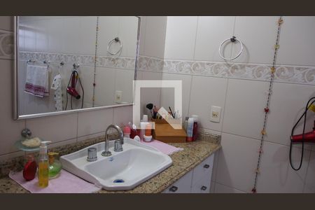 Casa à venda com 178m², 3 quartos e 2 vagasBanheiro da Suíte