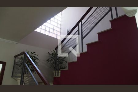 Casa à venda com 178m², 3 quartos e 2 vagasEscada