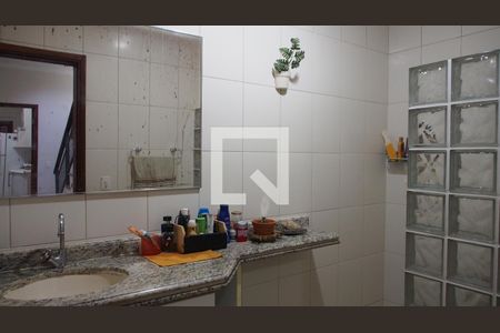 Casa à venda com 178m², 3 quartos e 2 vagasBanheiro 1