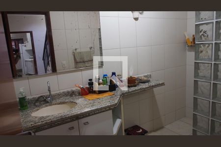Casa à venda com 178m², 3 quartos e 2 vagasBanheiro 1