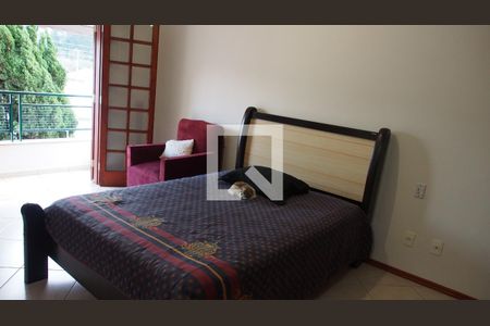 Casa à venda com 178m², 3 quartos e 2 vagasSuíte