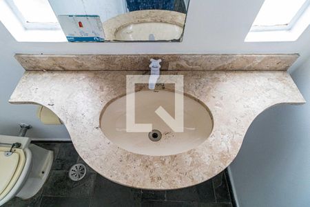 Lavabo de casa para alugar com 4 quartos, 159m² em Caxingui, São Paulo