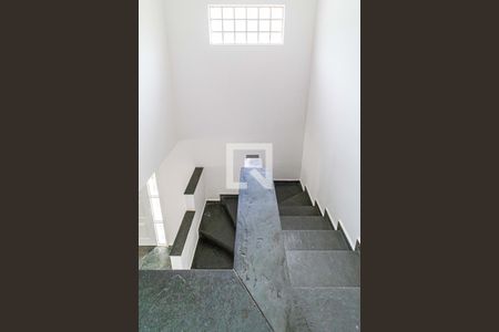 Escada de casa para alugar com 4 quartos, 159m² em Caxingui, São Paulo