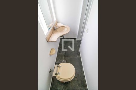 Lavabo de casa para alugar com 4 quartos, 159m² em Caxingui, São Paulo